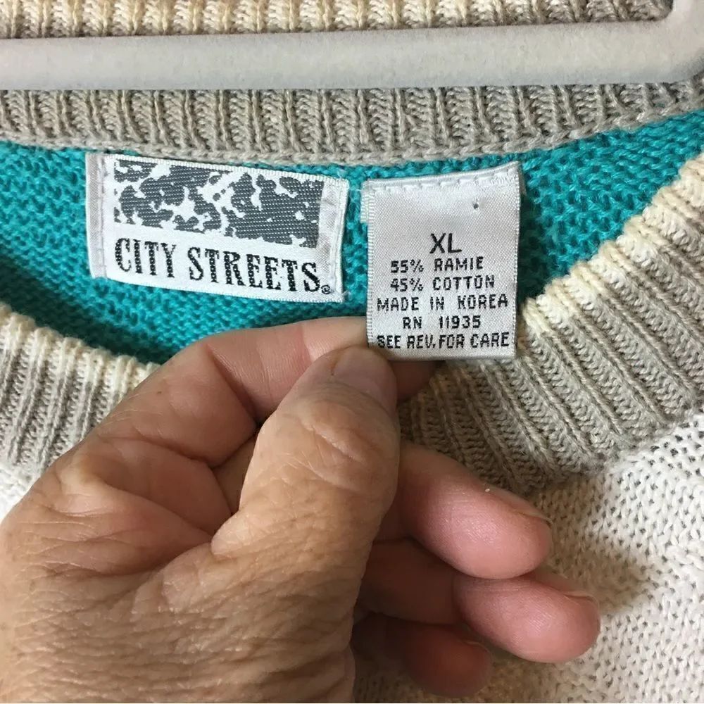 CITY STREETS VTG SWEATER  - Picture 2 of 7